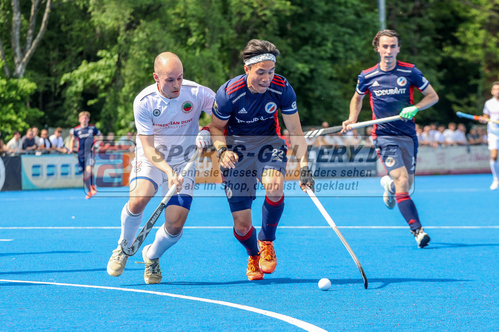 MJ_2023-05-13 Herren CHTC - MHC-55 | Dan Nguyen Luong (Mannheimer HC #22) & Jonathan Ehling (Crefelder HTC #22), Crefelder HTC - Mannheimer HC am 13.5.2023 in der Gerd-Wellen-Sportanlage, Krefeld