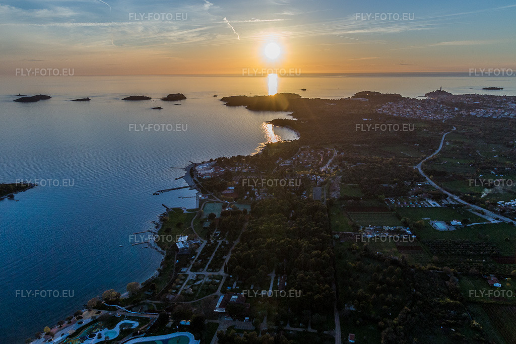 Vue aérienne: Vue de la ville à Polari dans le département Gespanschaft Istrien, Croatie. Photo: IMG_106164.jpg prise le 13/04/2018 par Werner Riehm/FLY-FOTO.eu – Résolution de l'original: 5026 x 3351 px