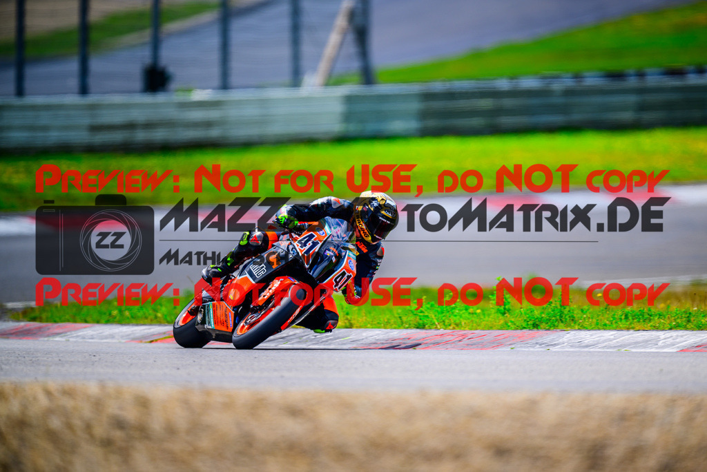 MaZZes_FotoMatrix_240717_6007705_9504 | WEISS