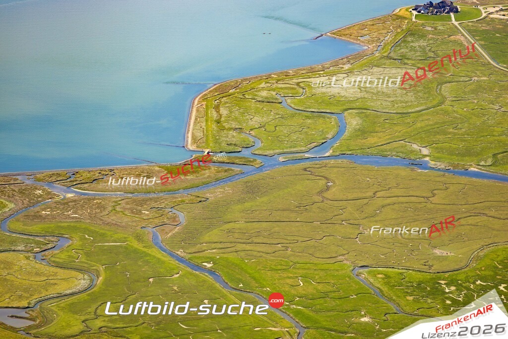 Das Luftbild der Stadt Langeneß wurde 2022 vom Flugzeug heraus erstellt (keine Drohnen-Aufnahmen) Aufnahmehöhe ca.450 Meter- hohe Bildauflösung und Druck-Qualität. Garantiert!
