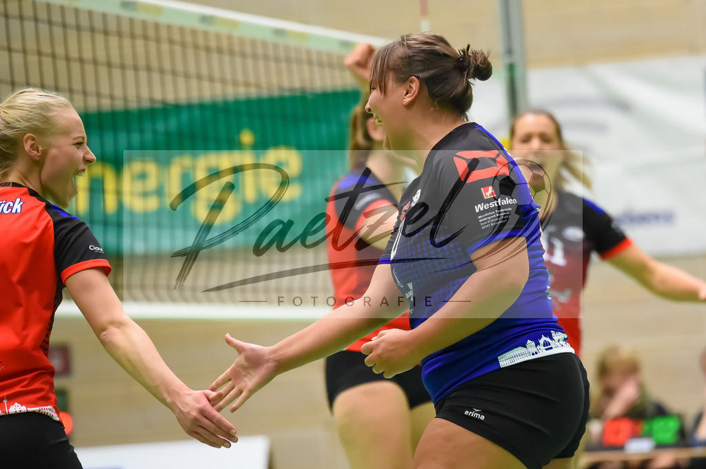 VCOBWA20211106_022 | Volleyball, Frauen:   bei dem Spiel der 3. Liga West zwischen VC Osnabrueck und SV BW Aasee in der Schlosswallhalle am 06.11.2021 in Osnabrueck, Deutschland. - Realisiert mit Pictrs.com