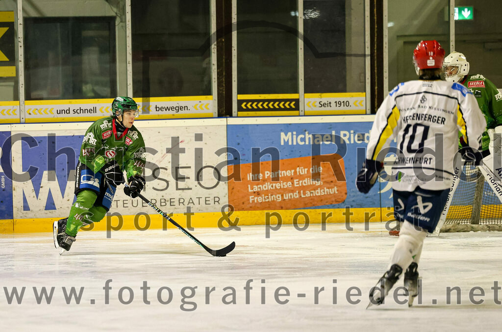 2023-12-26_089_TSV_Erding_gegen_ERV_Schweinfurt | Erding, Deutschland, 26.12.2023:
Eishockey, Bayernliga Vorrunde 2023 / 2024, 20. Spieltag, TSV Erding gegen ERV Schweinfurt, Endergebnis: 9:3

Paul Wallek (Erding Gladiators, #44)

Foto: Christian Riedel / fotografie-riedel.net
