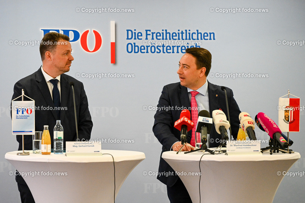 Pressekonferenz FPÖ OÖ_ Medikamentenengpässe_ Systemfehler in der Gesundheitsversorgung_ 12.04.2023-3 | 12.04.2023, Presseclub Linz, AUT, Pressekonferenz FPOoe Ooe, Medikamentenengpaesse, Systemfehler in der Gesundheitsversorgung, im Bild NAbg. Gerhard Kaniak (FP), LH-Stv. Manfred Haimbuchner (FP)