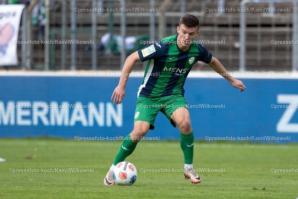 xKWIx13092501037 | 13.09.2025, xkwix, Fußball, Regionalliga West, FC Gütersloh - SV Rödinghausen, Ohlendorf Stadion im Heidewald: Aleksandar Kandic (FC Gütersloh #27) 