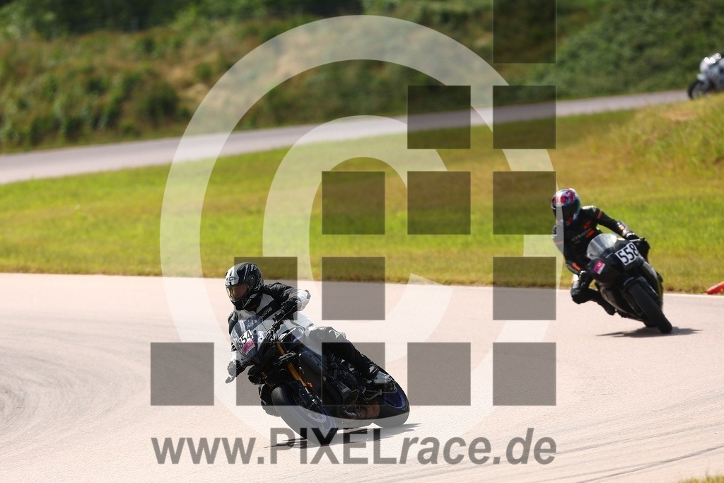 0854-20260605_00876 | Schöne Erinnerungen an spannende Momente - das festzuhalten ist unser Job. PIXELrace.de ist seit 2003 auf den Rennstrecken Europas unterwegs um die Action draußen beim Fahren und die wunderbare Stimmung imm Fahrerlager für euch einzufangen.
