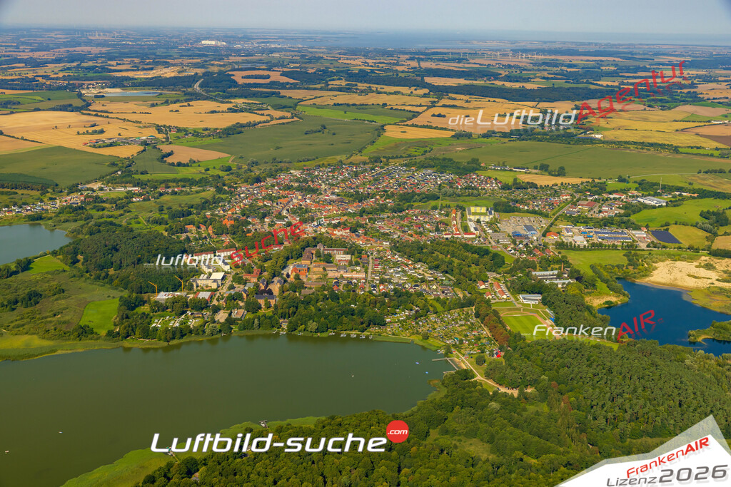 Luftaufnahme der Stadt Neukloster - Die Luftaufnahme wurde 2025 vom UL-Flugzeug heraus erstellt ( keine Drohne ) - Hochauflösende Luftaufnahme - für professionelle Ausdrucke geeignet. Die Geschenkidee !Hier alle&nbsp;Infos zur Lizenzierung der LuftaufnahmeWir fliegen auch dieses Jahr wieder in Ihre Region um Luftbilder zu erstellen.- Luftbild anfragen