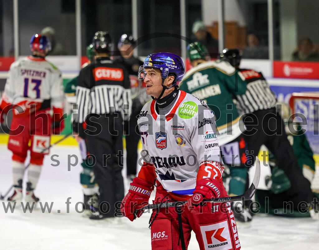 2026-01-18_108_TSV_Erding_gegen_Selber_Woelfe | Erding, Deutschland, 18.01.2026:Eishockey, Oberliga Süd 2025 / 2026, 38. Spieltag, TSV Erding gegen Selber Wölfe, Endergebnis: 2:3 n.V.Daniel Weiß (Selber Wölfe, #57)Foto: Christian Riedel / fotografie-riedel.net