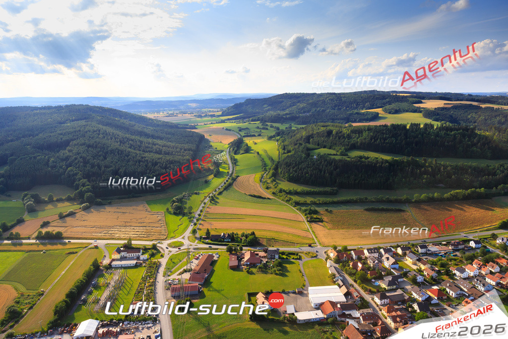 Die Luftaufnahme Friesen - Kronach wurde vom UL-Flugzeug (keine Drohne) aus fotografiert.Hohe Druck- Auflösung-die Geschenkidee!