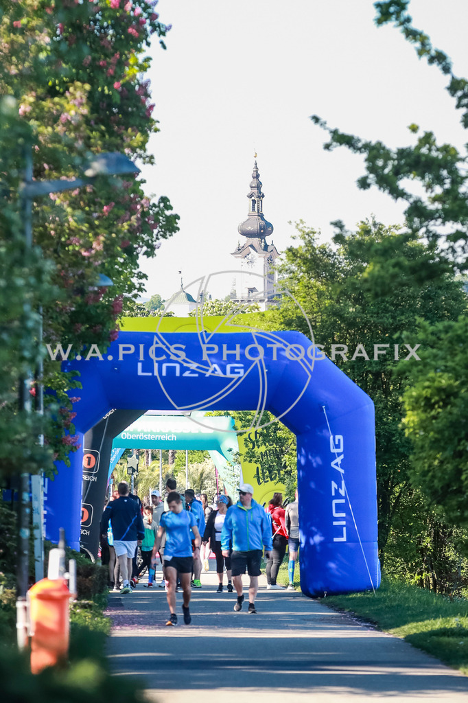 ..... | LINZ,AUSTRIA,27.April 25, Int. 3 Brückenlauf Linz  , Image shows: Photo: WAPICS / Manuel Binder