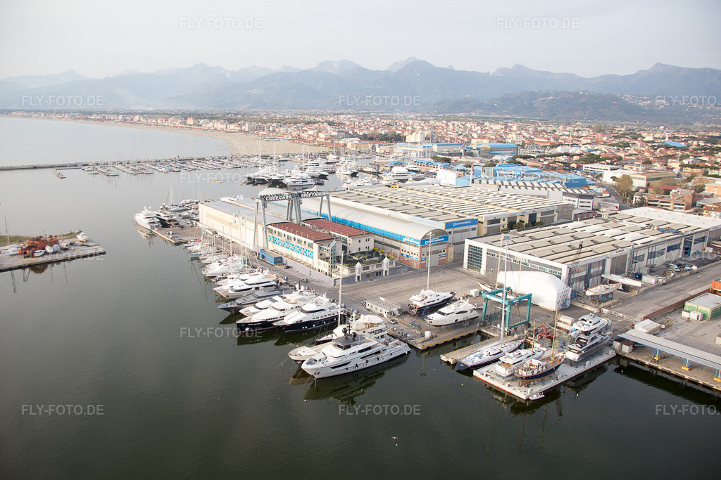 Luftbild: Ortsansicht in Viareggio im Bundesland Lucca in Italien. Foto: IMG_087000.jpg vom 03.04.2016 durch Werner Riehm/FLY-FOTO.de