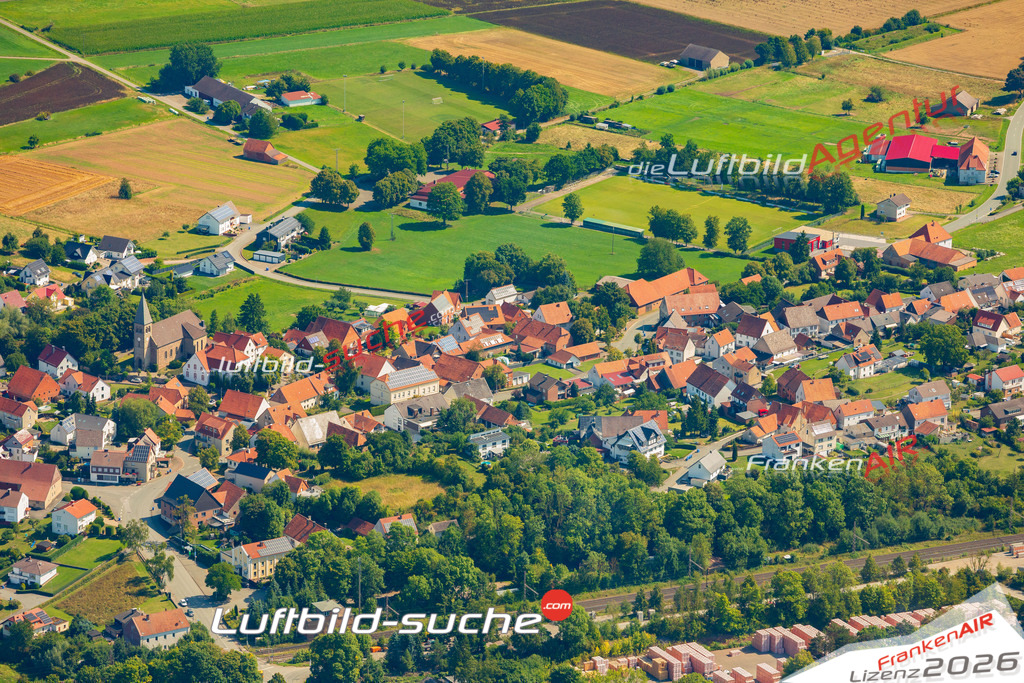 Bonenburg Warburg Bild- Das Luftbild wurde 2025 vom UL-Flugzeug heraus erstellt ( keine Drohne bzw. Drohnenaufnahme ) - Hochauflösende Luftaufnahme -Nicht vergleichbar mit Google Maps oder Satelittenbilder- Die Geschenkidee !Mit Lizenz und Bildrechte bestellbar - CC