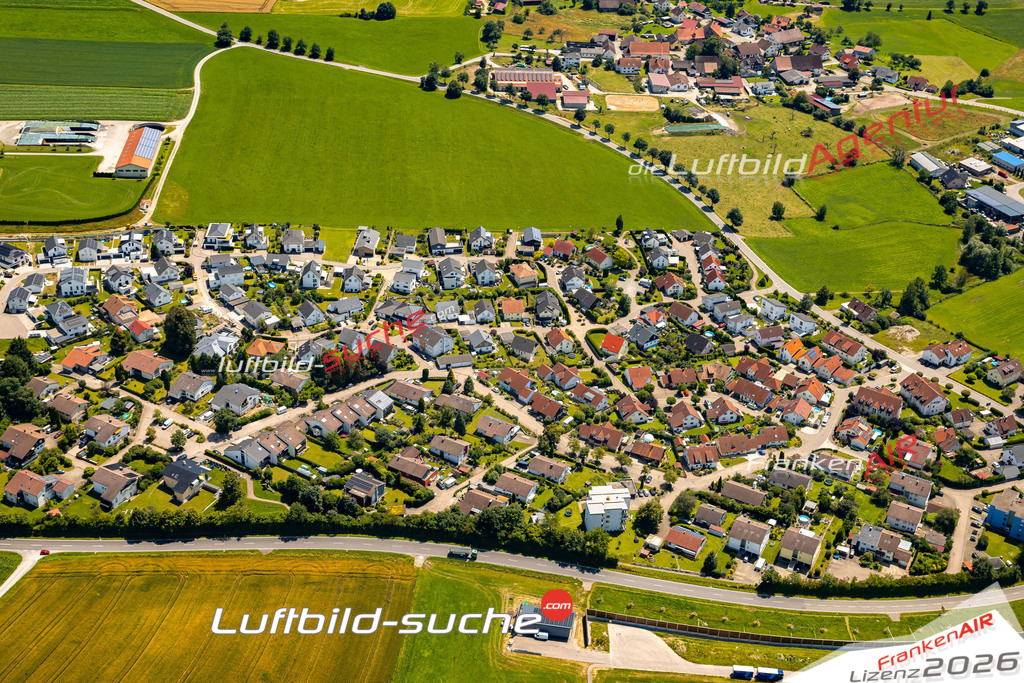 Das Luftbild zeigt :  Bergatreute - Die Luftaufnahme wurde 2024 vom UL-Flugzeug aus erstellt ( keine Drohne ) - Hochauflösende Luftaufnahme - Für grossformatige Ausdrucke geeignet. Die Geschenkidee !Mit Lizenz und Bildrechte bestellbar