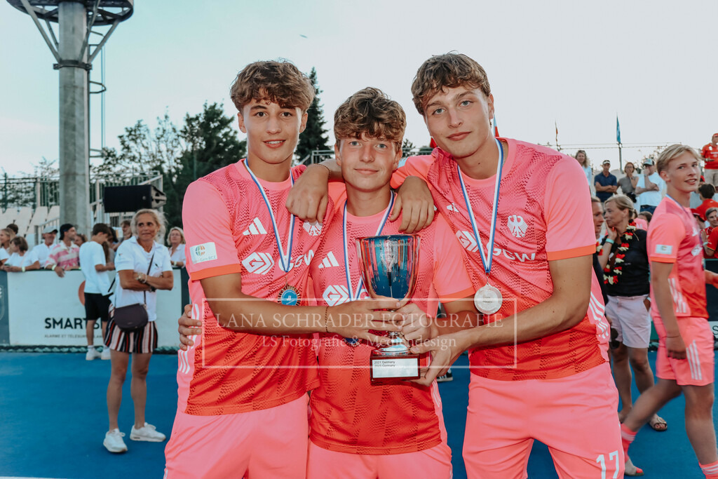 EM_MU18_F_GER-BEL_Lille_bearbeitet_Pokalbilder (1 von 1)-4 | lanaschraderfotografie - Realisiert mit Pictrs.com