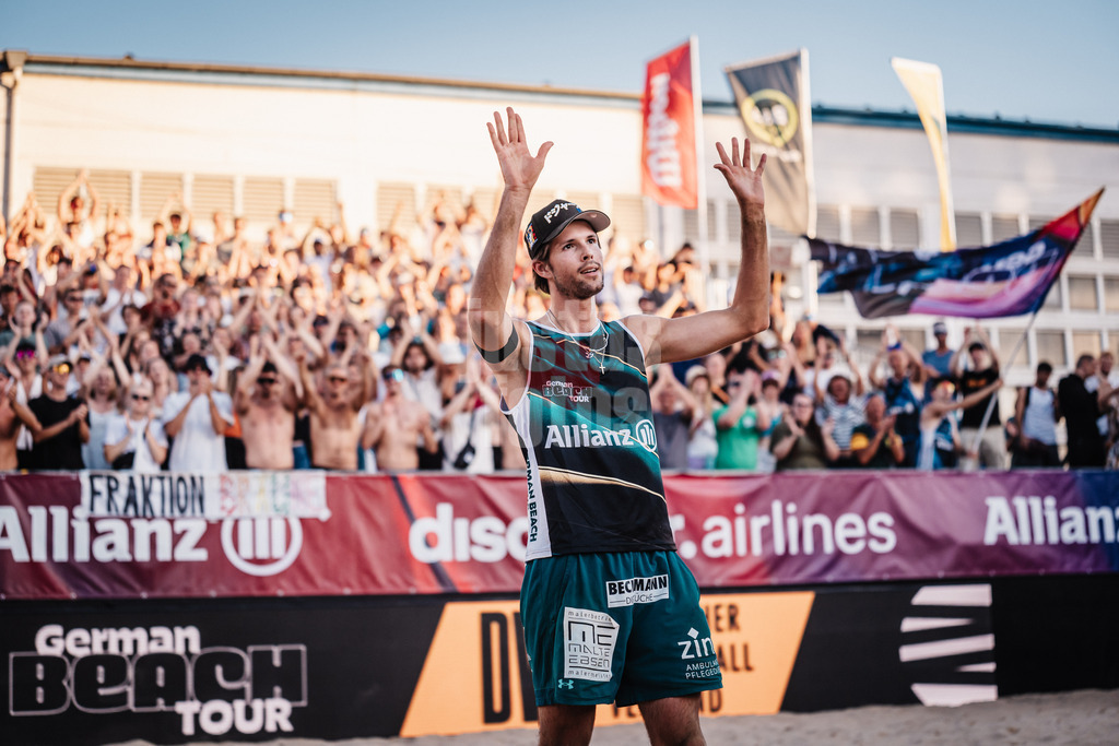 Beachvolleyball | Männer | Allianz German Beach Tour 2025 | Tourstop Berlin | 16.08.2025 | Niklas Held verabschiedet sich vom Publikum
