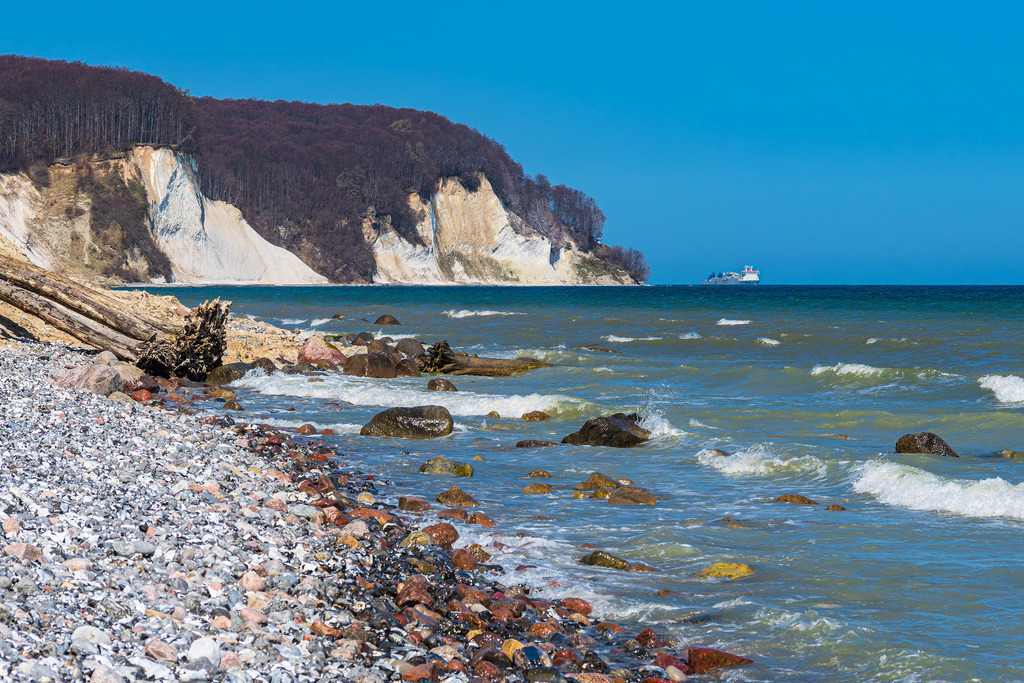 Kreidefelsen an der Küste der Ostsee auf der Insel Rügen | Kreidefelsen an der Küste der Ostsee auf der Insel Rügen.