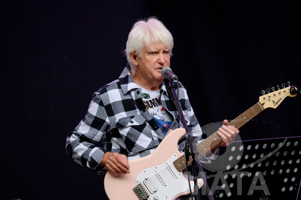 _DWA2979 | John Lees von John Lees' Barclay James Harvest live bei einem Konzert in Serenadenhof Nürnberg, 01.07.2023 - Realisiert mit Pictrs.com