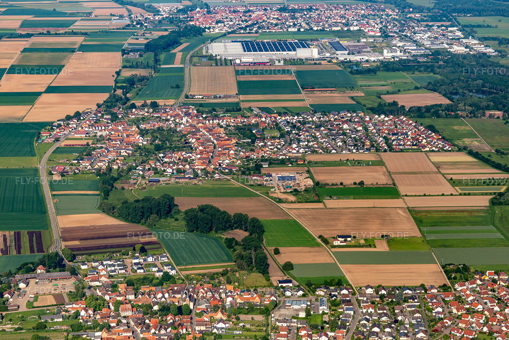 Luftbild: Ortsansicht von Osten in Ottersheim bei Landau im Bundesland Rheinland-Pfalz in Deutschland. Foto: IMG_114267.jpg vom 26.05.2019 durch Werner Riehm/FLY-FOTO.de