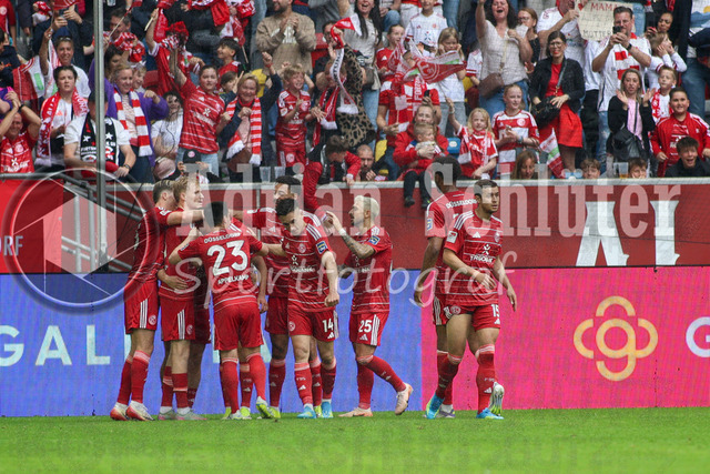 10.05.2026, GER, Fussball, Herren, 2. BL, Saison 2025/2026, Fortuna Düsseldorf - SV Elversberg | Fortuna Düsseldorf jubelt nach 1:0 nach Eigentor