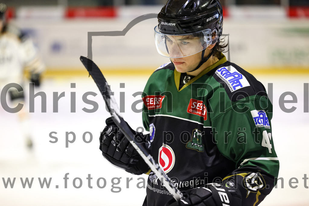 2022-09-23_152_TSV_Erding_gegen_EV_Fuessen | Erding, Deutschland, 23.09.2022:
Eishockey, Bayernliga 2022 / 2023, Testspiel, TSV Erding gegen EV Füssen, Endergebnis: 1:3

Paul Wallek (Erding Gladiators, #44)

Foto: Christian Riedel / fotografie-riedel.net