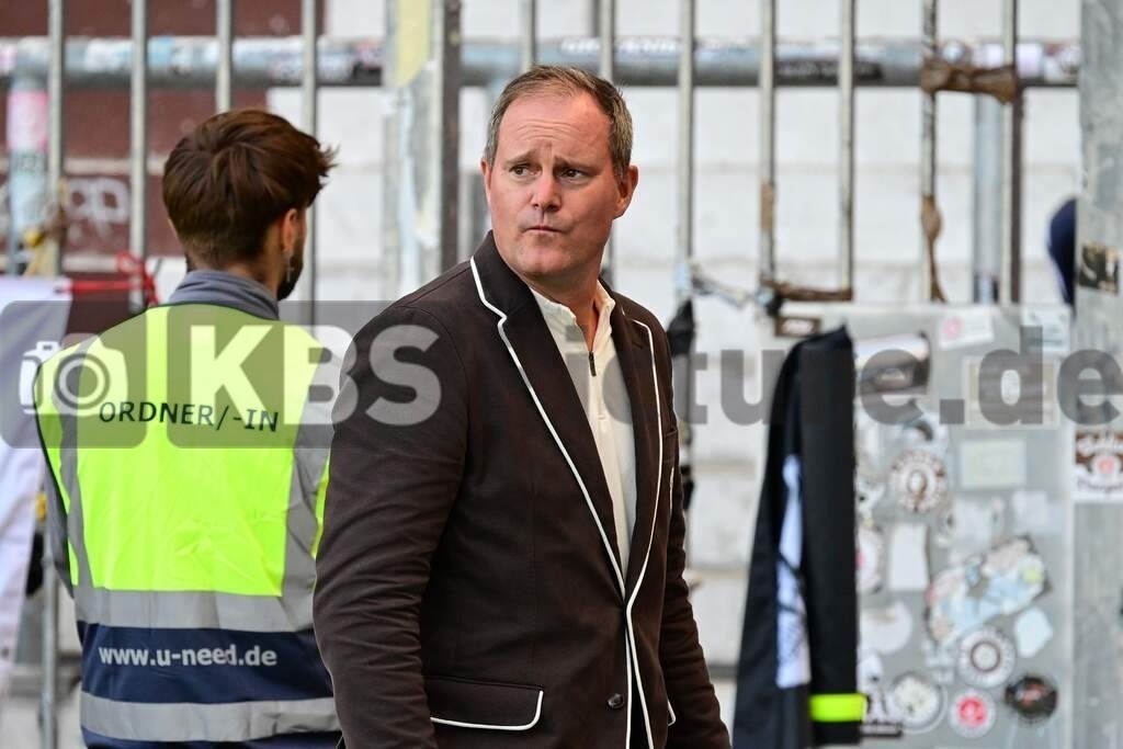 KBS Picture_FCStPauli-AtalantaBergamo_Test_001 | Goettlich Oke Praesident (St.Pauli) ,Sportplatz :  Millerntor Stadion, - Realisiert mit Pictrs.com