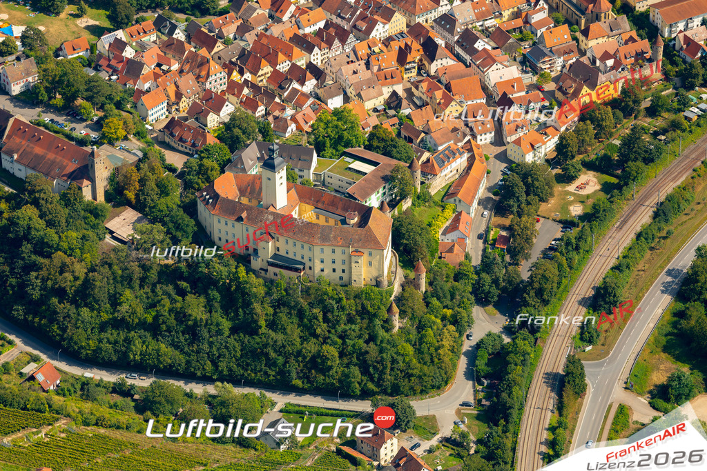 Das Luftbild zeigt : Schloss Horneck Gundelsheim - Die Luftaufnahme wurde 2024 vom UL-Flugzeug aus erstellt ( keine Drohne ) - Hochauflösende Luftaufnahme - Für grossformatige Ausdrucke geeignet. Die Geschenkidee !Mit Lizenz und Bildrechte bestellbar