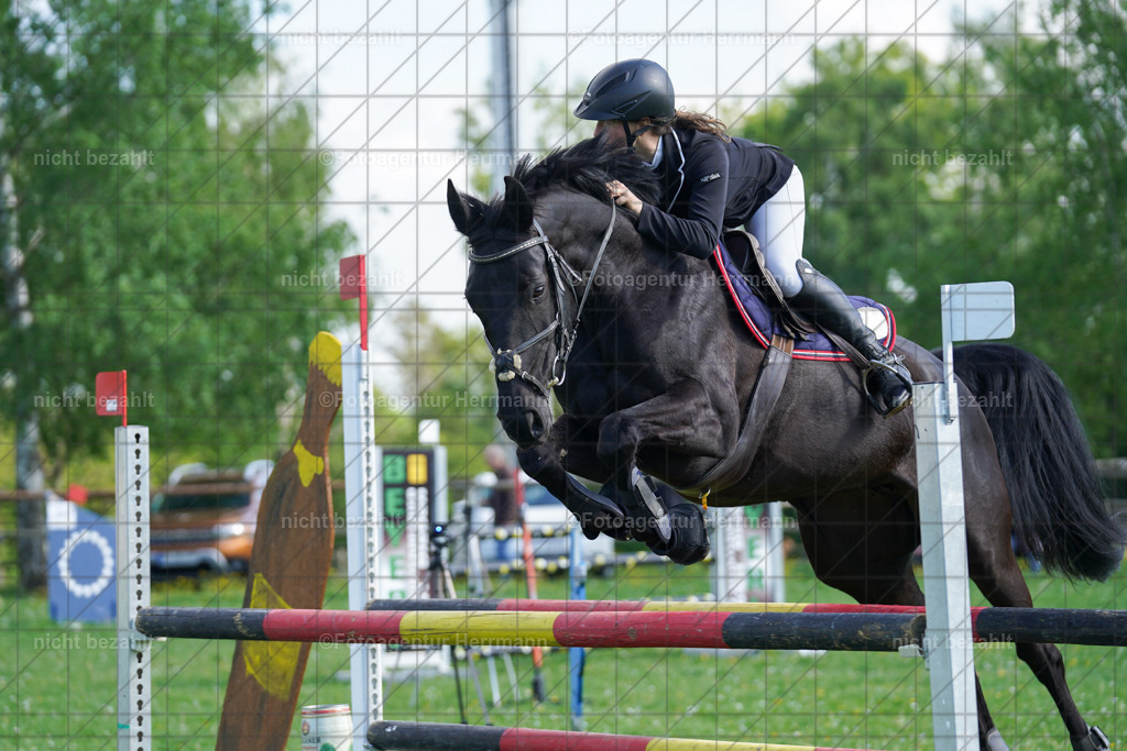 20240509-FAH02974 | Fotos von dem Turnier in Bayern, Landsberg am Lech, Reitsportbilder, Turnierfotografen Bayern, Fotoagentur Herrmann, Springreiten, Reitsportfotograf, Pferdefotograf, Turnierbilder