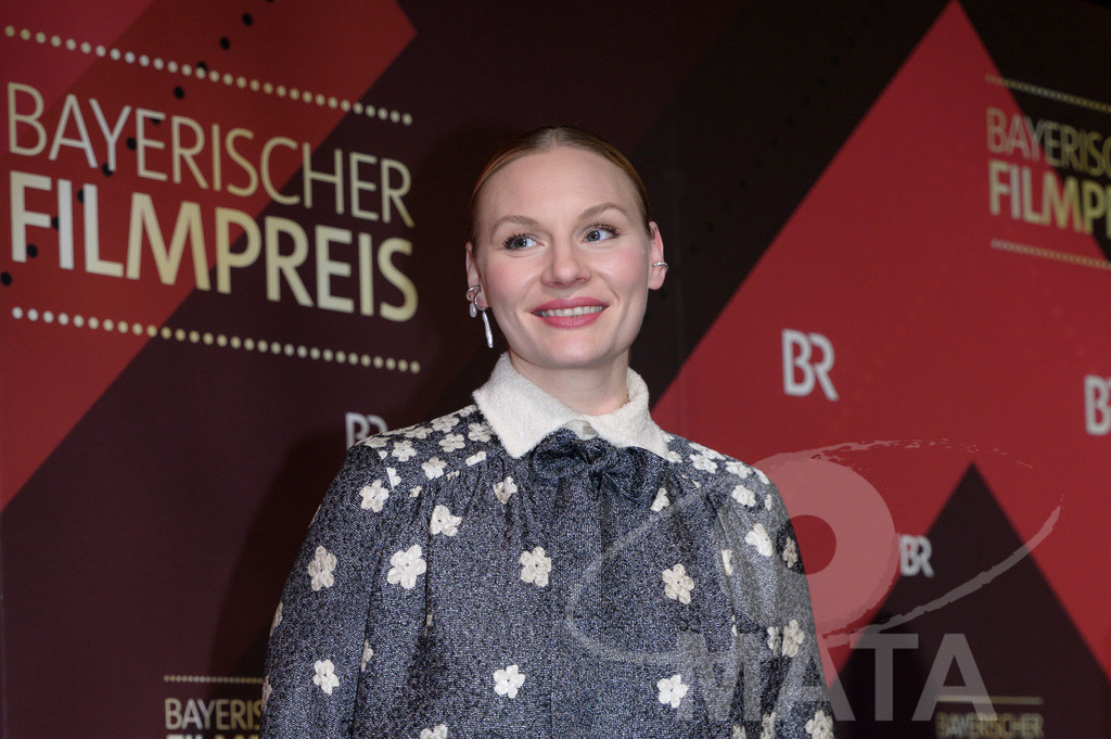 _DWI5272 | Rosalie Thomass bei der Verleihung des 47. Bayerischen Filmpreises 2026  im Prinzregententheater. München, Deutschland. Der Bayerische Filmpreis wird seit 1979 von der Bayerischen Staatsregierung verliehen, um die Bedeutung des Kinofilms als Kulturgut herauszustellen - Realisiert mit Pictrs.com