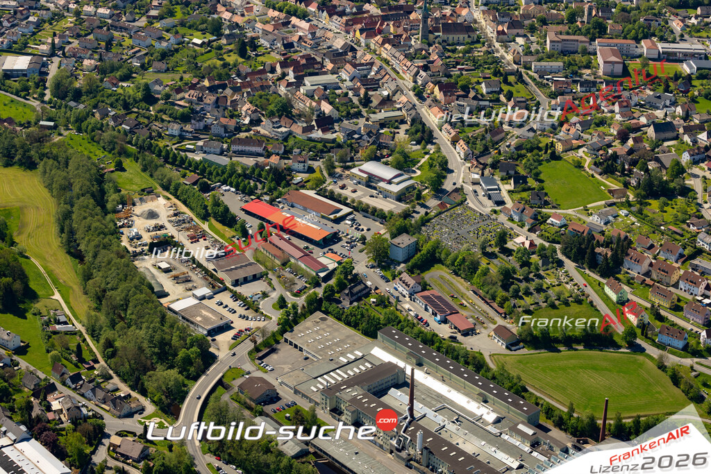 Das Luftbild zeigt :  Erbendorf - Die Luftaufnahme wurde 2024 vom UL-Flugzeug aus erstellt ( keine Drohne ) - Hochauflösende Luftaufnahme - Für grossformatige Ausdrucke geeignet. Die Geschenkidee !Mit Lizenz und Bildrechte bestellbar