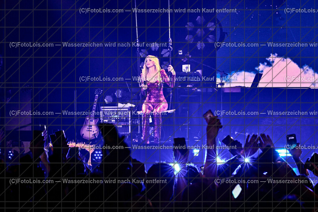 ALP2894_BergBauernTour-Konzert_Naschenweng Melissa | (C)FotoLois.com, Alois Spandl, BergBauernTour 2023 - Melissa Naschenweng, Tourstop in Wieselburg, Konzert im NV-Forum Wieselburg, Sa 8. April 2023.