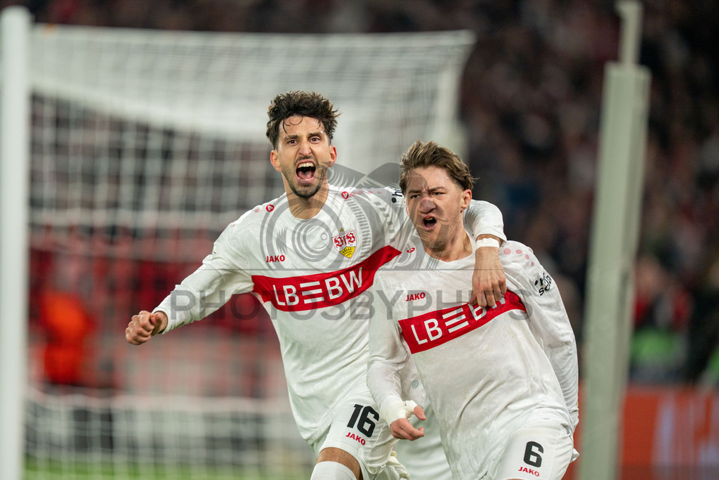 VfB Stuttgart vs. FC Porto, Fussball, Europa League, Achtelfinale, Hinspiel, 12.03.2026 | Zu früh gefreut, Angelo Stiller (VfB Stuttgart, #06) jubelt nach seinem Treffer zum 2:2 mt Atakan Karazor (VfB Stuttgart, #16) welches aberkannt wird,VfB Stuttgart vs. FC Porto, Fussball, Europa League, Achtelfinale, Hinspiel, 12.03.2026Foto: photosbyphips/Philip Ziegler
