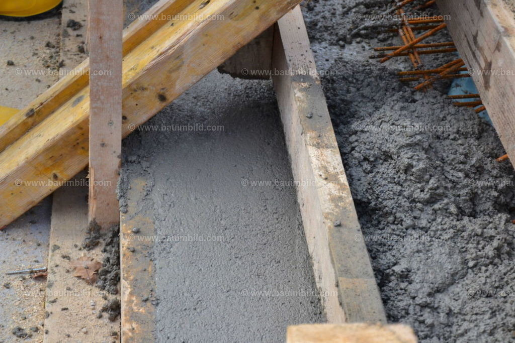 bib-lg04-betonarbeiten-0475 | Nach LV-Leistungsgruppen sortierte Detailfotos über den Bau eines Hauses. Alle Hausbau-Bilder direkt vom Urheber und Autor der Website Haus-Selber-Bauen.com