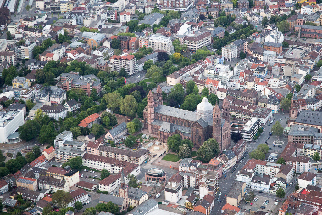 Luftbild: Dom in Worms im Bundesland Rheinland-Pfalz in Deutschland. Foto: IMG_088573.jpg vom 17.05.2016 durch Werner Riehm/FLY-FOTO.de