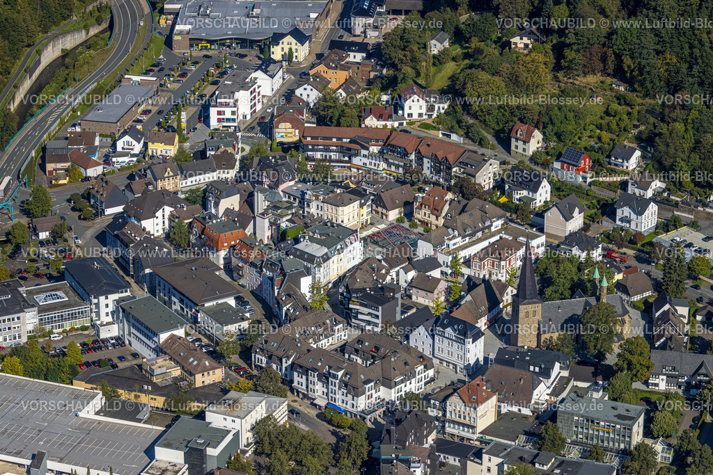 Plettenberg230908205 | Luftbild, Stadtzentrum und Wohnviertel mit Christuskirche zwischen Am Untertor und Am Obertor, Plettenberg, Sauerland, Nordrhein-Westfalen, Deutschland