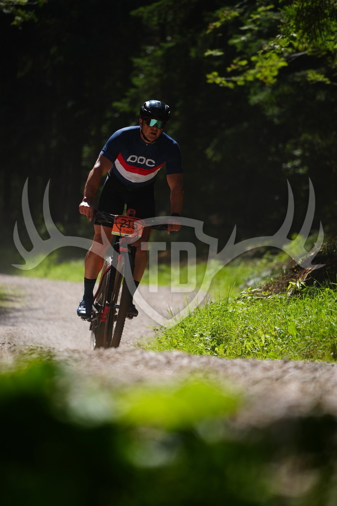 FC102057 | Fotogalerie der Treibjagd im Dunkelwald - Dein MTB Etappenrennen im Erzgebirge - Realisiert mit Pictrs.com