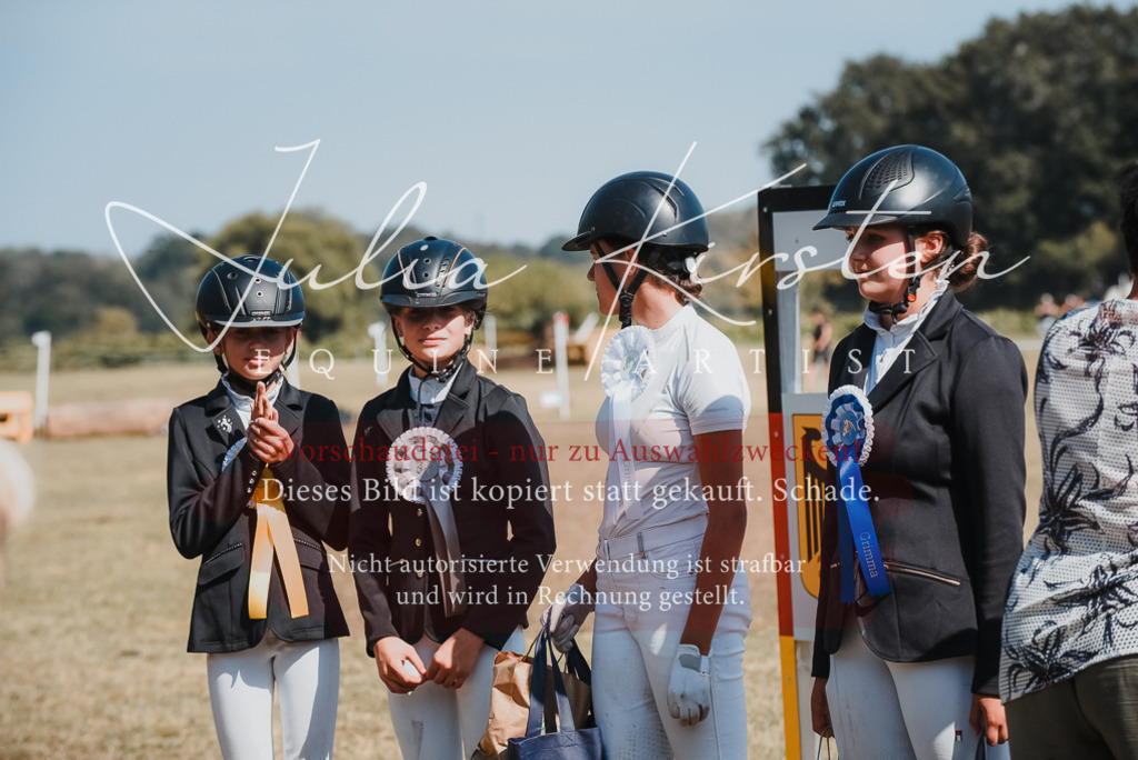 DSC_6364 | Pferde- und Turnierfotografie in Westsachsen. Pferdeportraits, Auftragszeichnungen und intuitive Kunst.