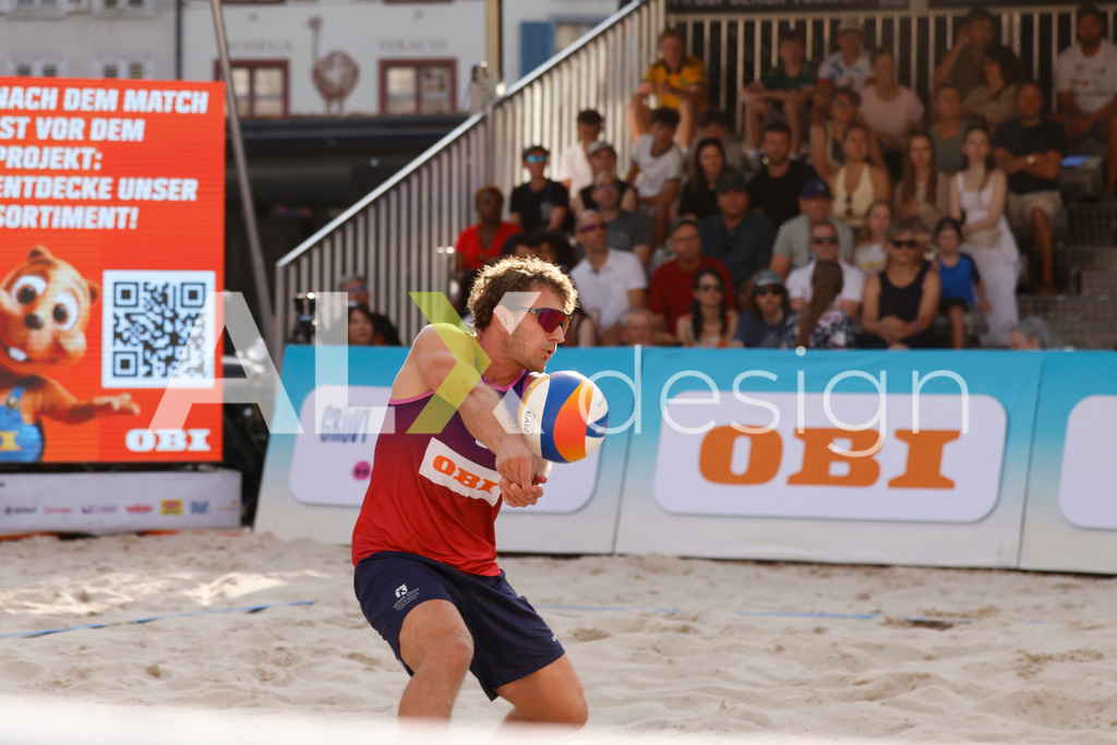 Obi BeachTour 2026 - Basel | BASEL, SWITZERLAND - JULY 18: YVES HAUSSENER (SUI) during the Obi BeachTour 2026 match between NAPIER / PETERSEN (DEN) and HAGENBUCH / HAUSSENER (SUI) at Barfüsserplatz on July 18, 2026 in Basel, Switzerland. - Realisiert mit Pictrs.com