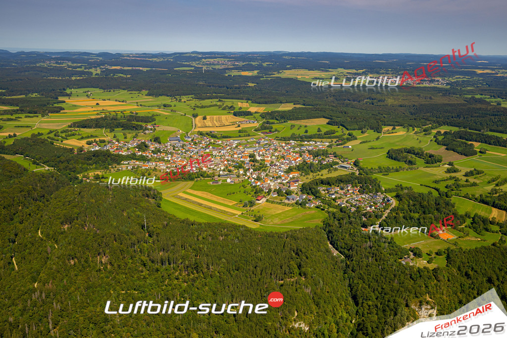 Das Luftbild zeigt :  Irndorf - Die Luftaufnahme wurde 2024 vom UL-Flugzeug aus erstellt ( keine Drohne ) - Hochauflösende Luftaufnahme - Für grossformatige Ausdrucke geeignet. Die Geschenkidee !Mit Lizenz und Bildrechte bestellbar