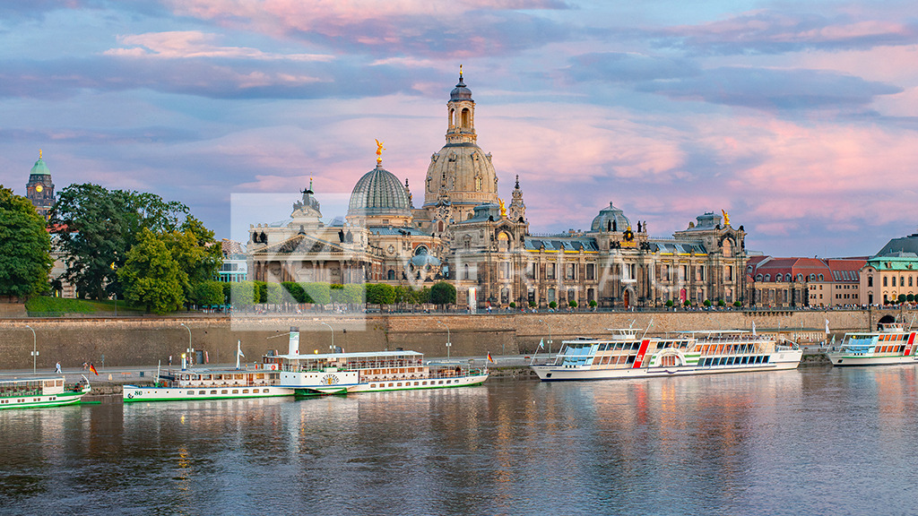 Altstadtsilhouette-Frauenkirche-Dampfer-Elbe_MG_6065 | Die schöne Altstadt Dresdens mit den Dampfern der Weißen Flotte vor der berühmten Silhouette mit der Frauenkirche - Realisiert mit Pictrs.com