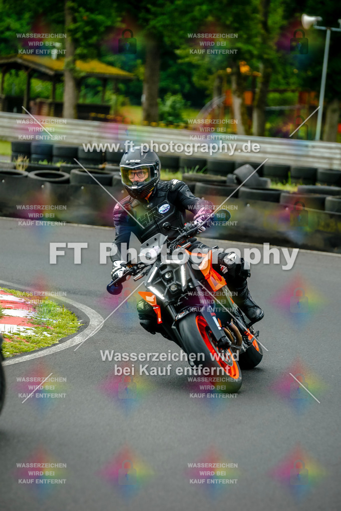 VBK-3983 | Hier findet Ihr Bilder von Touristenfahrten auf der Nürburgring Nordschleife oder von anderen Veranstaltungen die ich besucht habe. Viel Spass beim Durch Schauen 