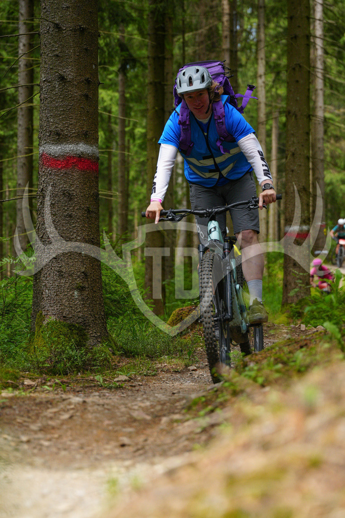 FC603746 | Fotogalerie der Treibjagd im Dunkelwald - Dein MTB Etappenrennen im Erzgebirge - Realisiert mit Pictrs.com