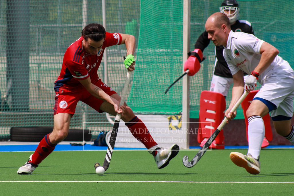 Teo Hinrichs (MHC) und Jonathan Ehling (CHTC) BUNDESLIGA HERREN VF3 MHC-CHTC 21.05.2023 | lanaschraderfotografie - Realisiert mit Pictrs.com