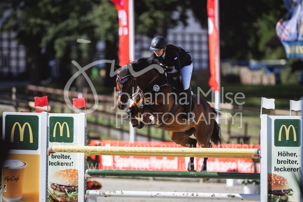 240714_BHO_M2-Spr-1-212 | Deine schönsten Turniermomente als professionelle Fotos! Entdecke hochwertige Pferdesport-Fotografie im Online-Shop. Jetzt Fotos finden & bestellen!