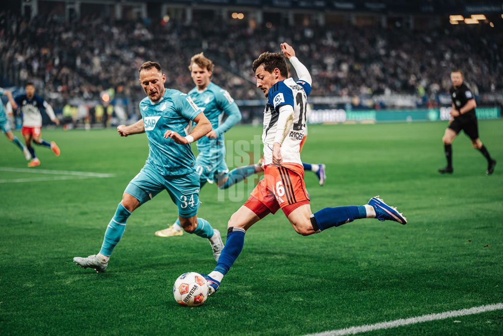 Fußball | Männer | Saison 2025/2026 | 1. Fußball-Bundesliga | 31. Spieltag | Hamburger SV vs. TSG Hoffenheim | 25.04.2026 | Schuss von Giorgi Gocholeishvili (#16, HSV)