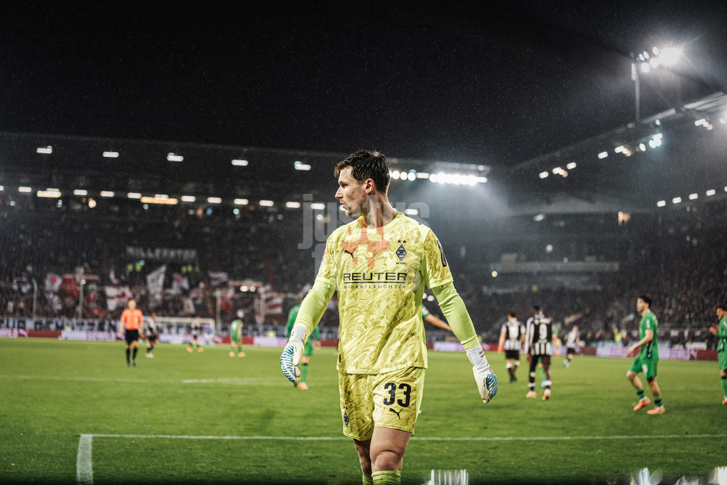 Fußball | Männer | Saison 2025/2026  | Fußball-Bundesliga | 09. Spieltag | FC St. Pauli vs. Borussia Mönchengladbach | 01.11.2025 | Moritz Nicolas (#33, Borussia Mönchengladbach)