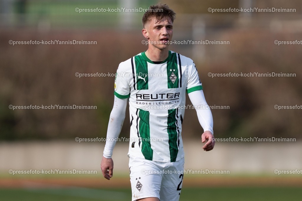 xYDR15032501063 | 15.03.2025, xydrx, Fußball, Borussia Mönchengladbach II (U23) - 1.FC Bocholt, Regionalliga West, Grenzlandstadion: Veit Stange (Borussia Moenchengladbach II #21) frustriert,