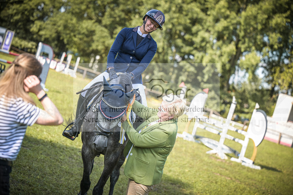 DOS_0008 | Entdecke hochwertige Reitturnierfotos von Foto Oger. Professionell, emotional und authentisch – jetzt Lieblingsmomente im Shop bestellen.Deutschlandweite Turnierfotografie. - Realisiert mit Pictrs.com