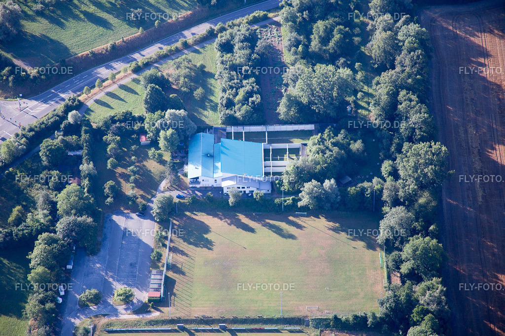 Schützenhaus | Luftbild: Schützenhaus im Ortsteil Wolfartsweier in Karlsruhe im Bundesland Baden-Württemberg in Deutschland. Foto: IMG_083912.jpg vom 26.07.2015 durch Werner Riehm/FLY-FOTO.de - Realisiert mit Pictrs.com