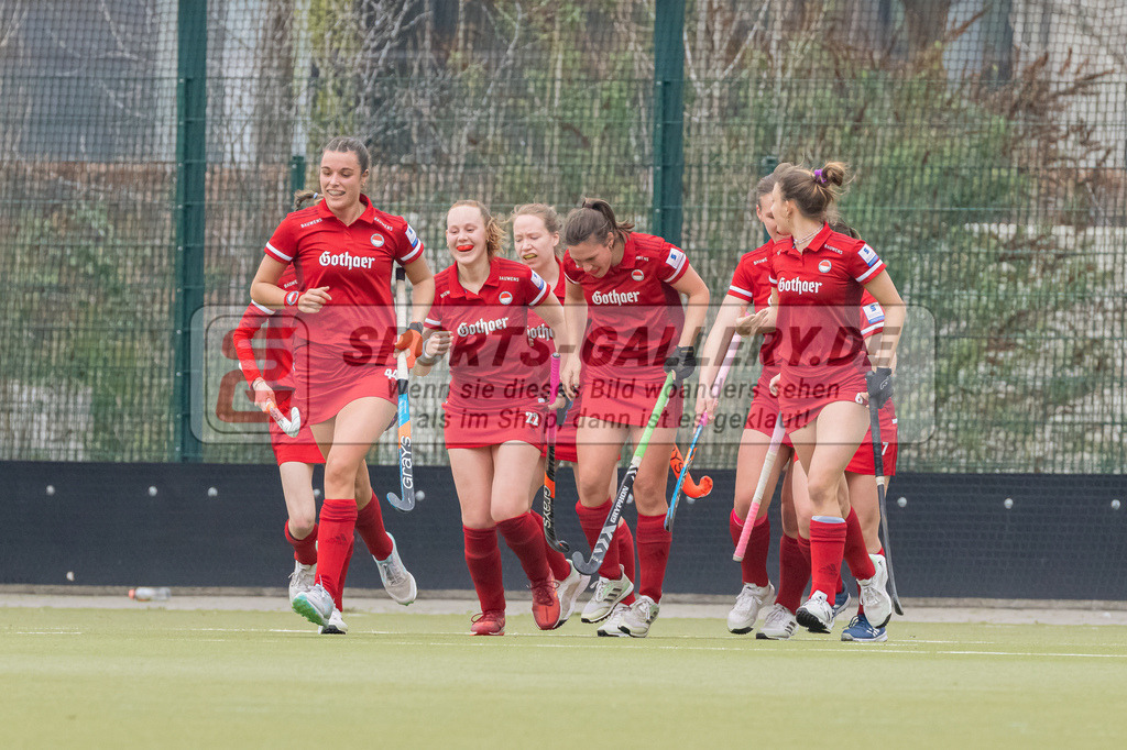 HK_20230416_107077 | 1. Bundesliga Damen Düsseldorfer HC - Rot-Weiss Köln am 16.4.2023 DHC Düsseldorf, Düsseldorf , Rebecca Grote ( Rot-Weiss Köln #9 ) , Antonia Lonnes ( Rot-Weiss Köln #22 )