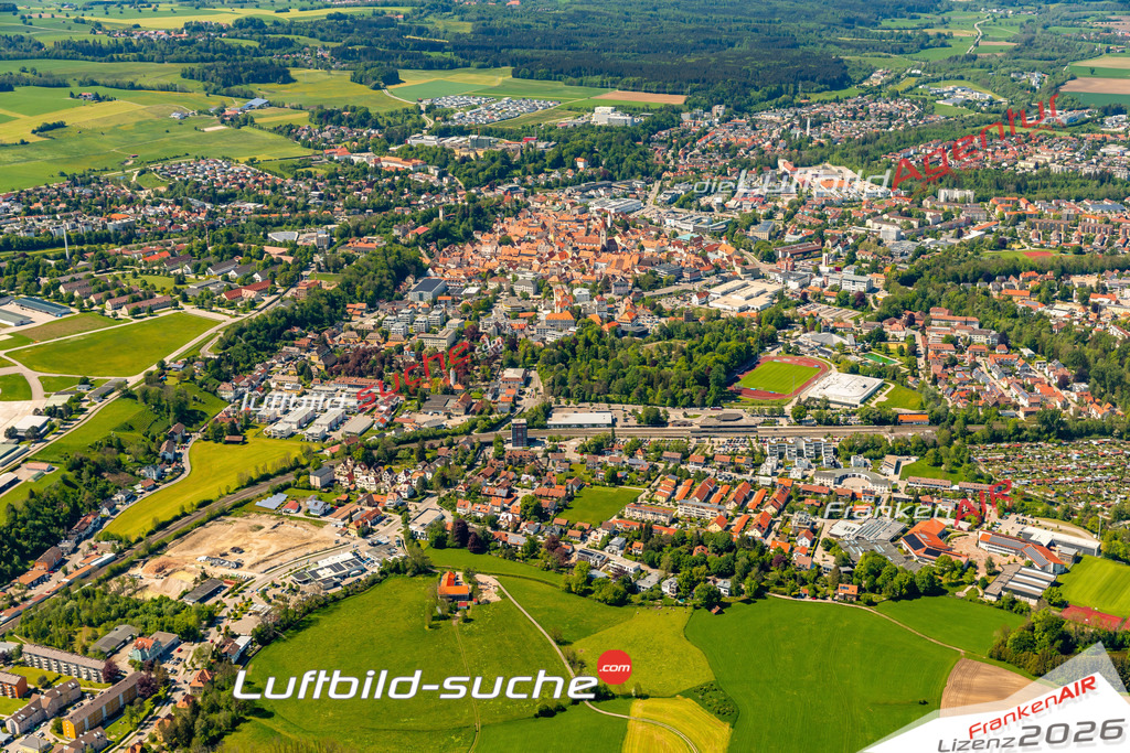 Das Luftbild zeigt :  Kaufbeuren - Die Luftaufnahme wurde 2024 vom UL-Flugzeug aus erstellt ( keine Drohne ) - Hochauflösende Luftaufnahme - Für grossformatige Ausdrucke geeignet. Die Geschenkidee !Mit Lizenz und Bildrechte bestellbar