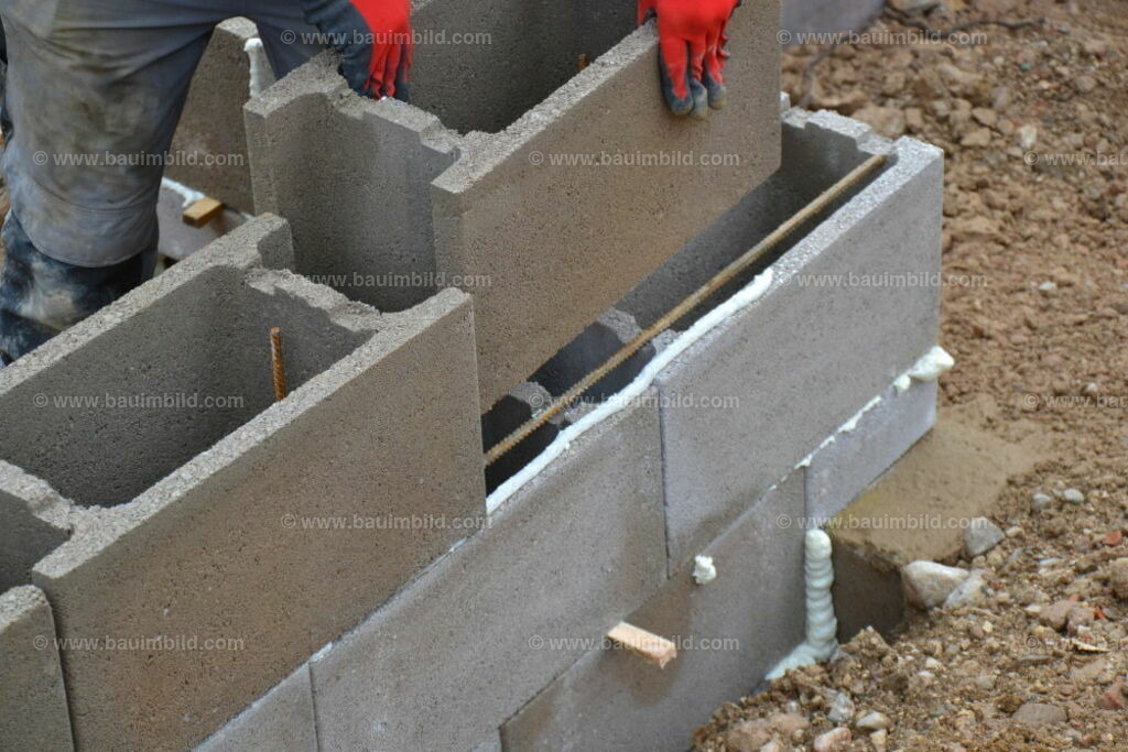 bib-lg07-mauerarbeiten-0085 | Nach LV-Leistungsgruppen sortierte Detailfotos über den Bau eines Hauses. Alle Hausbau-Bilder direkt vom Urheber und Autor der Website Haus-Selber-Bauen.com